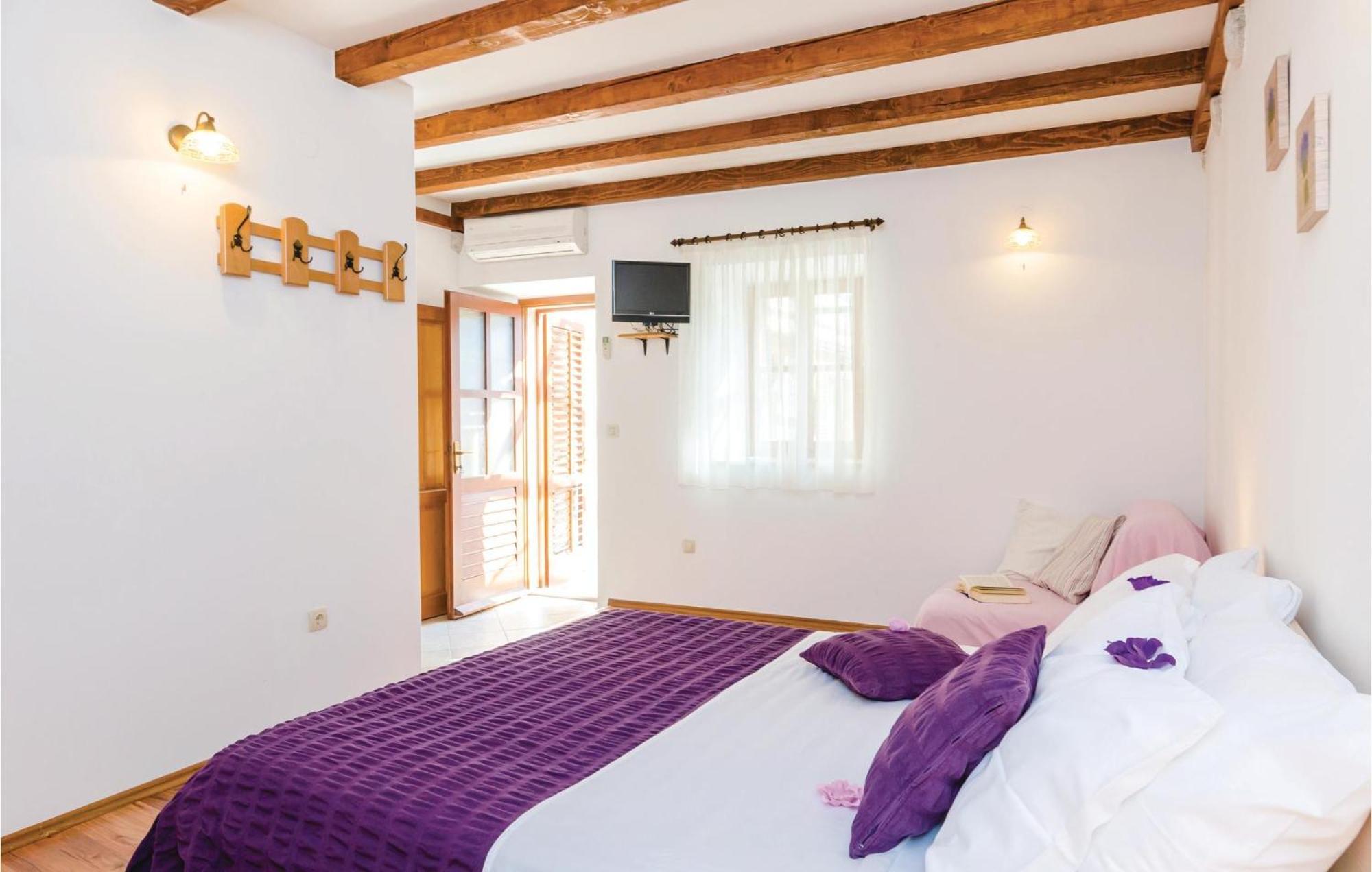 Cozy Home In Slano With Wifi Ngoại thất bức ảnh