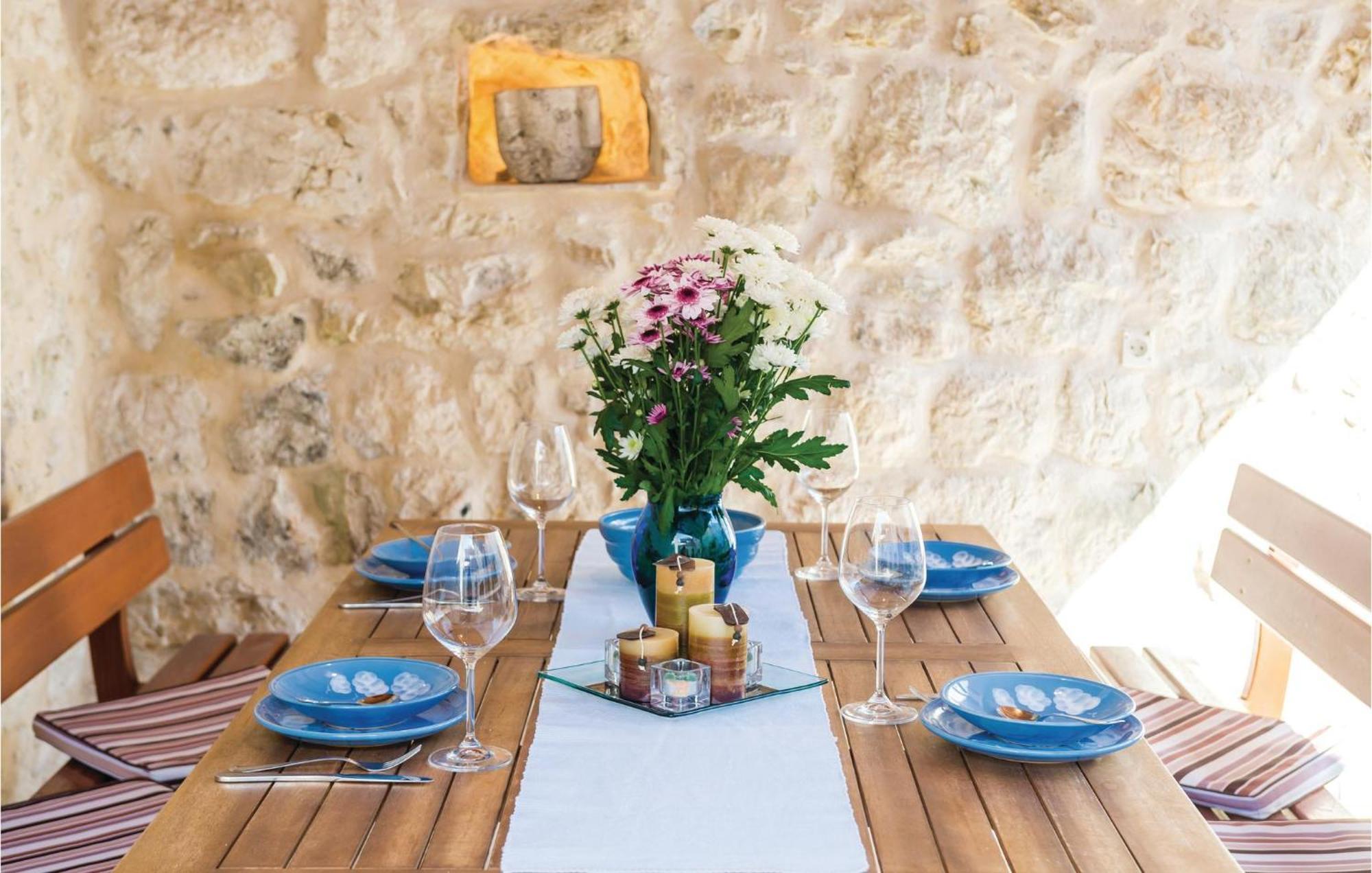 Cozy Home In Slano With Wifi Ngoại thất bức ảnh